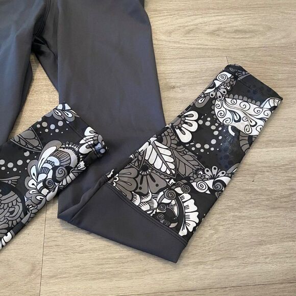 Pineapple Clothing grey patterned comfortable spandex leggings - Picture 2 of 6